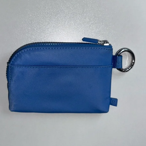 Lululemon Clippable Card Pouch in Pool Party/White - Picture 2 of 5